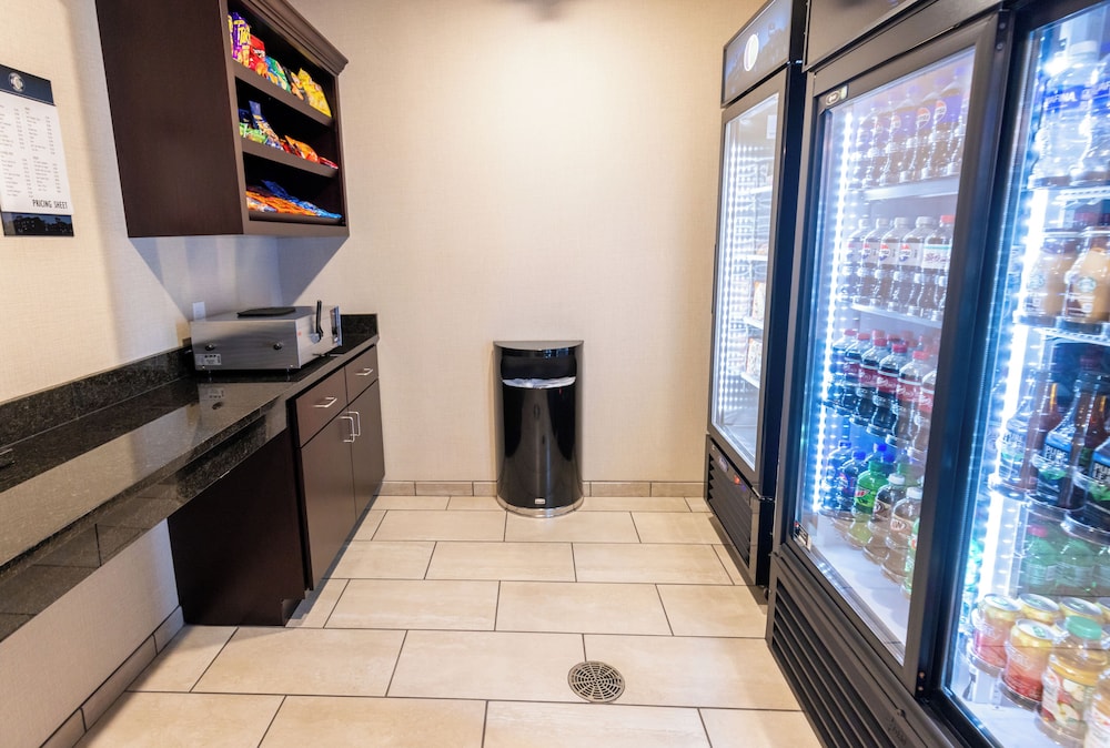 Cobblestone Inn & Suites Winters - photo 81