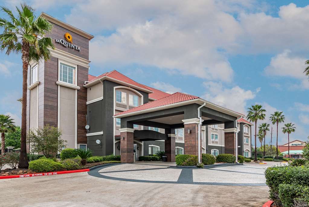 La Quinta Inn & Suites by Wyndham Tomball - photo 3