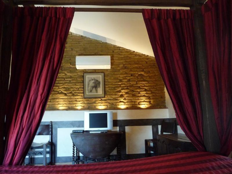 Domaine de Peyrolade pet-friendly hotel Daux