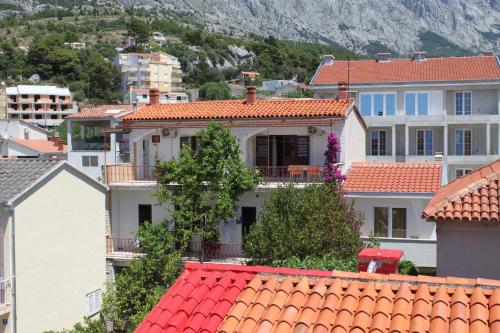 Triple Room Baska Voda 6748a in Baska Voda, Croatia