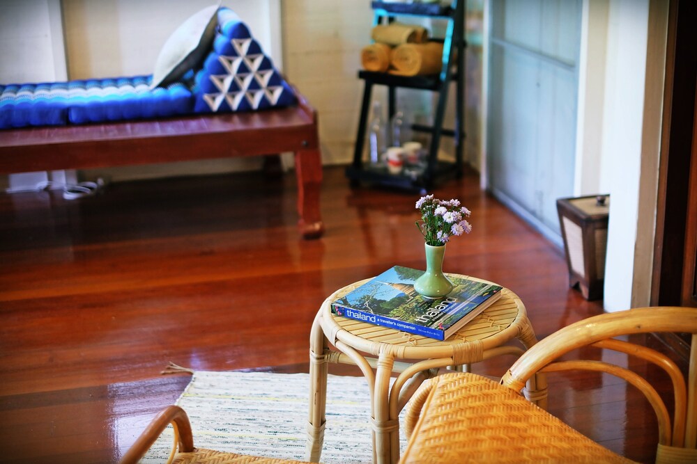 24 Samsen Heritage House