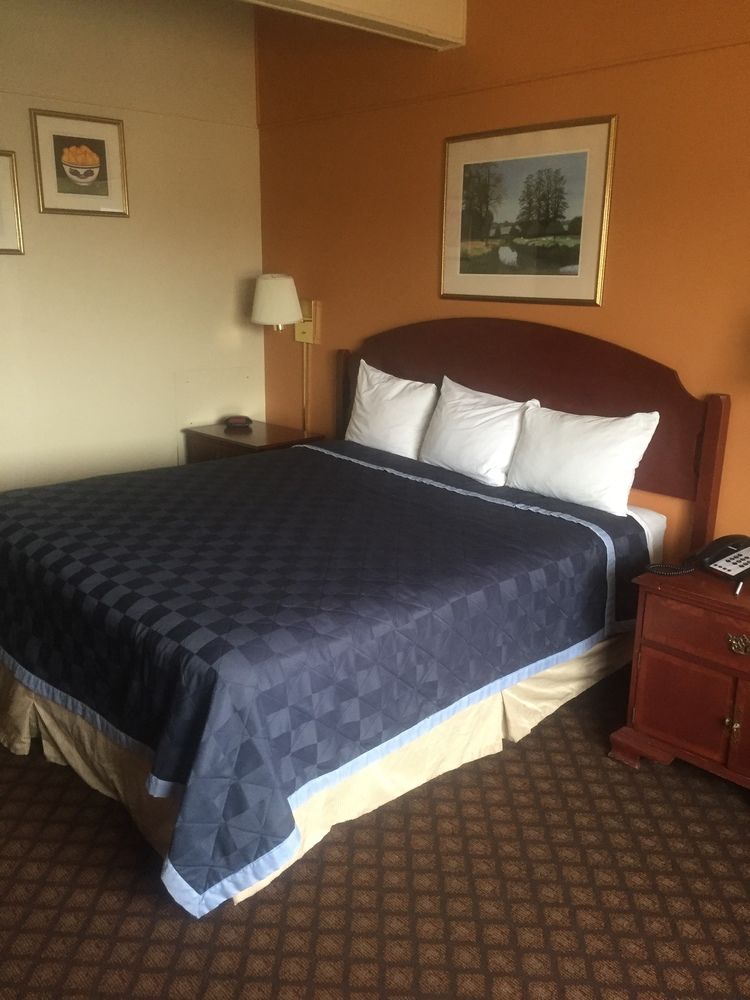 Wyatt Earp Hotel - photo 2