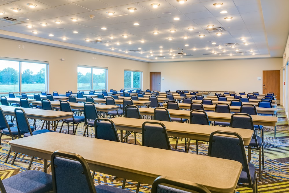 Holiday Inn Express & Suites Russellville by IHG - photo 36