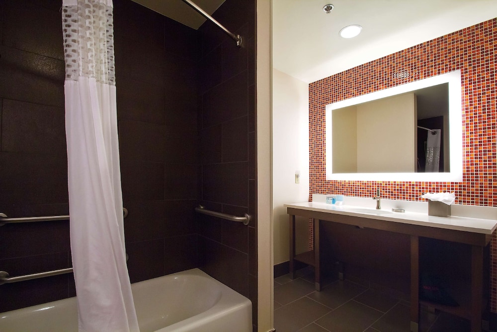Hampton Inn & Suites Columbus Downtown - photo 38