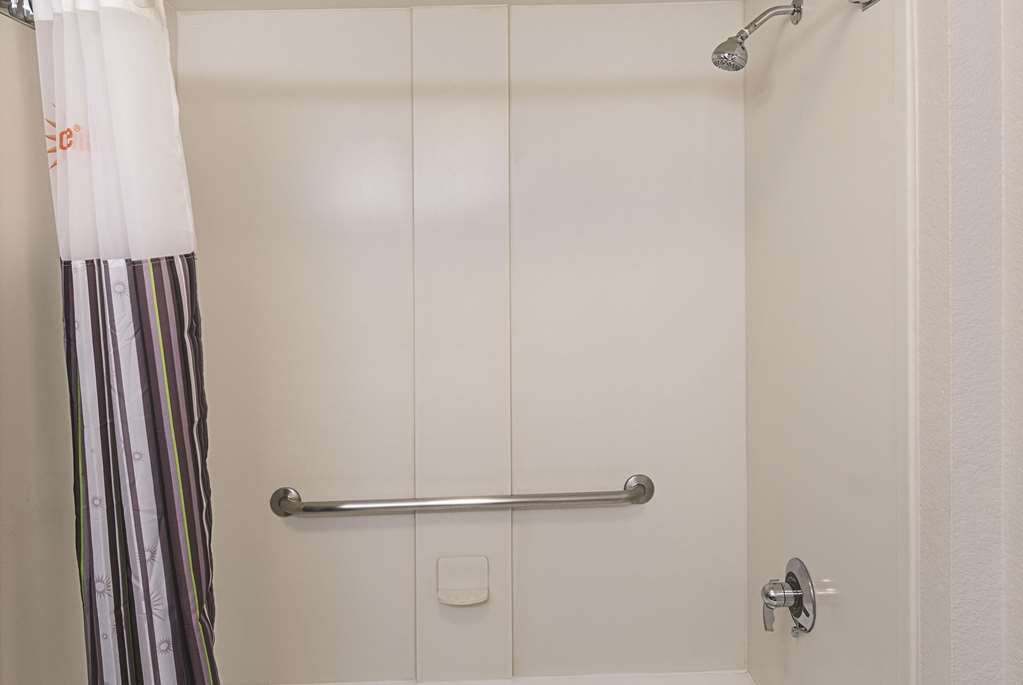 La Quinta Inn & Suites by Wyndham Ontario Airport - photo 43