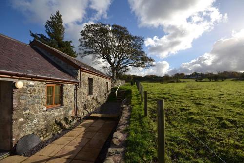 Ysgubor - carbon neutral hotel in Tregarth