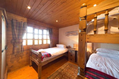 Walnut Log Cabin — 4-Star Luxury Hotel in Swanage, United Kingdom