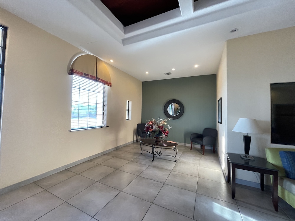 Sunbridge Inn and Suites - photo 3