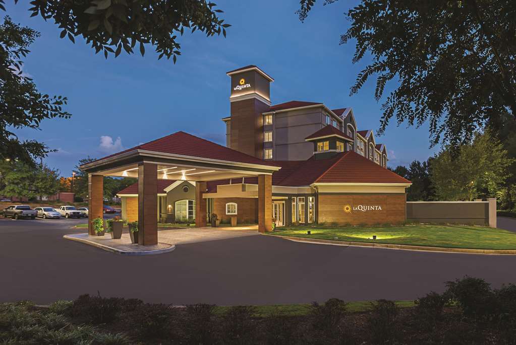 La Quinta Inn & Suites by Wyndham Atlanta Alpharetta - photo 4