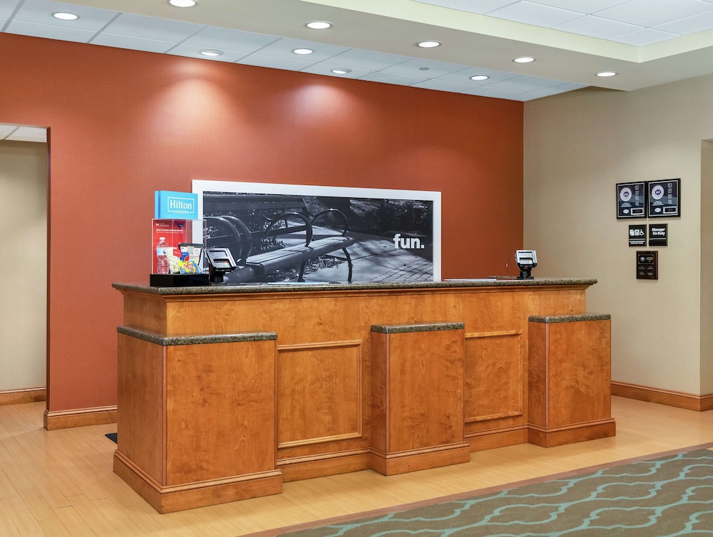 Hampton Inn Nashua - photo 4