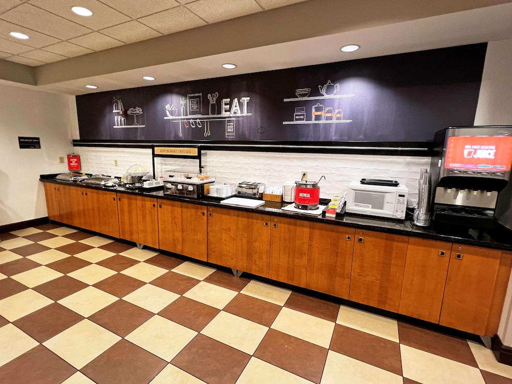 Hampton Inn Kearney - photo 42