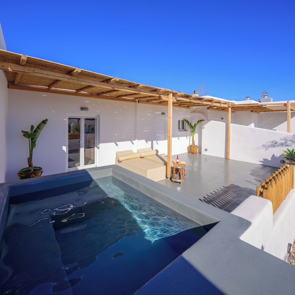 Athiri Luxury Suites — 4-Star Luxury Hotel in Agios Georgios, Greece