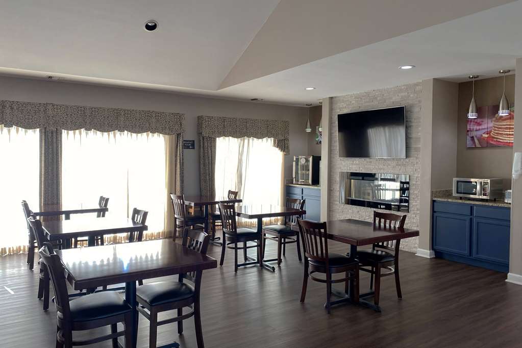 AmericInn by Wyndham Fort Atkinson - photo 11