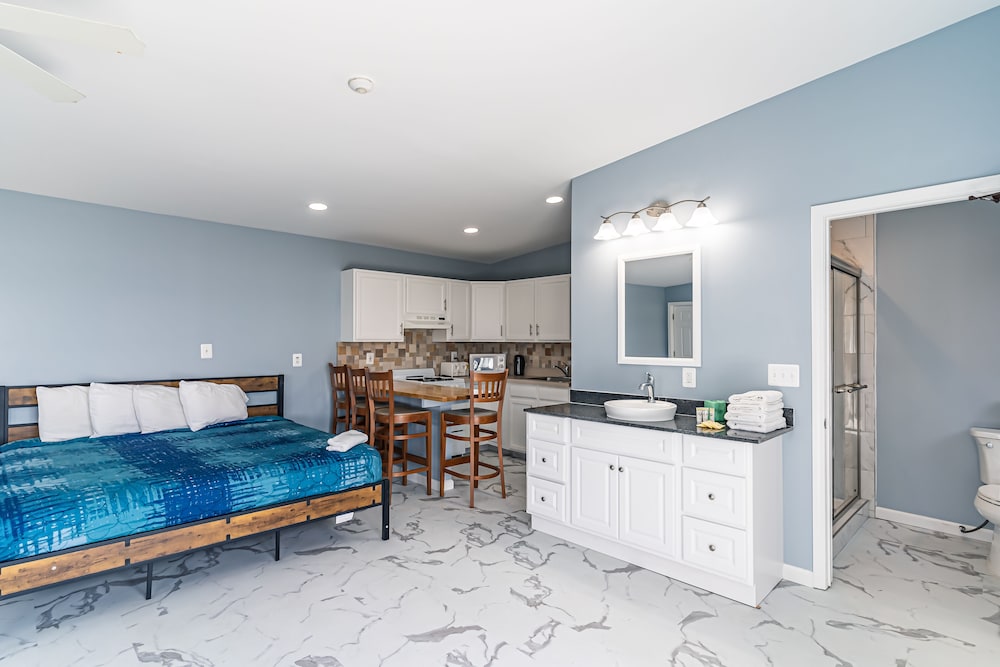 Boardwalk Sand & Surf Inn Oceanfront - photo 24
