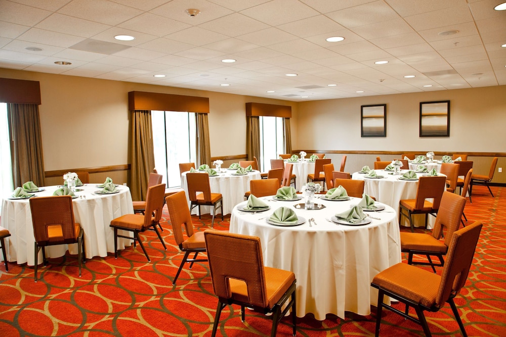 Hampton Inn & Suites Salinas - photo 37