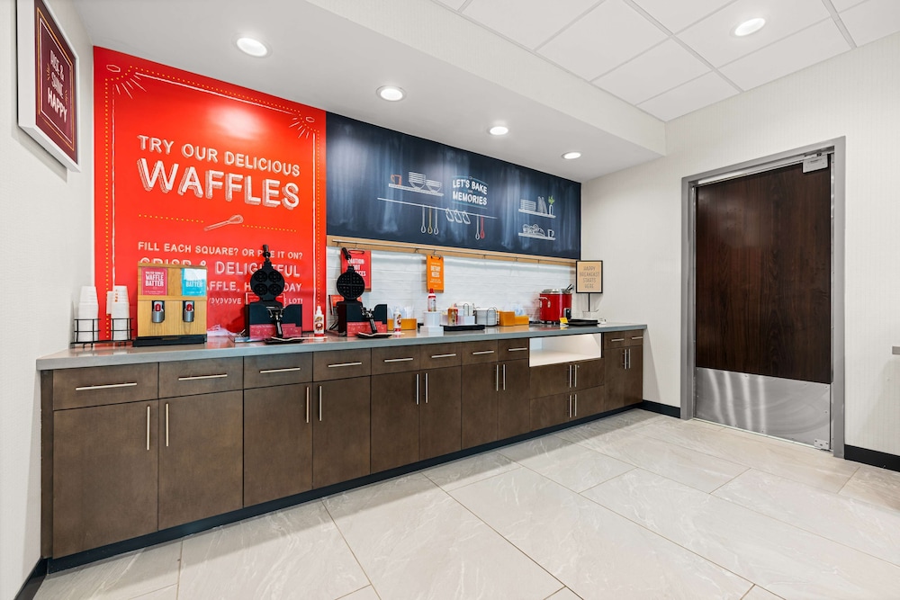 Hampton Inn and Suites Bessemer Birmingham - photo 28