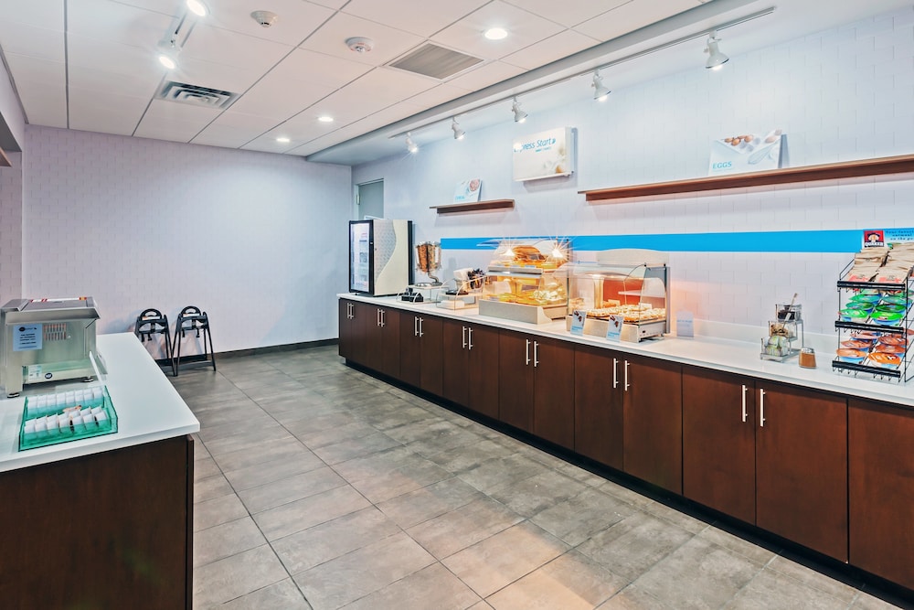 Holiday Inn Express & Suites Coffeyville by IHG - photo 31