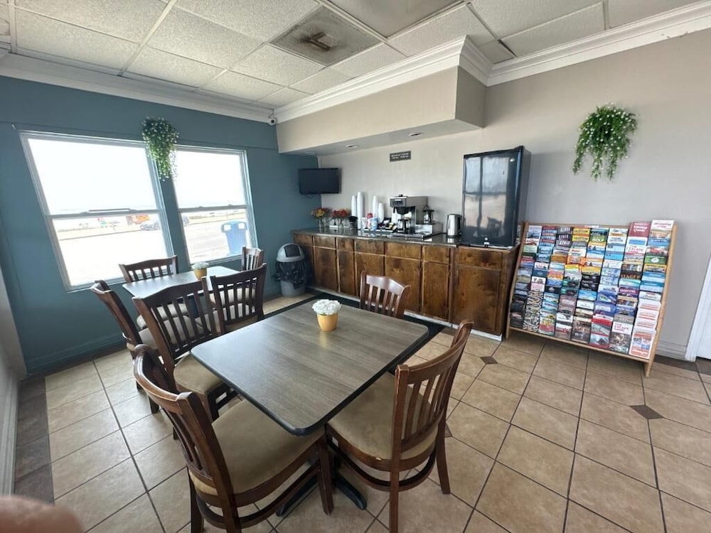 Econo Lodge Galveston Seawall TX - photo 33