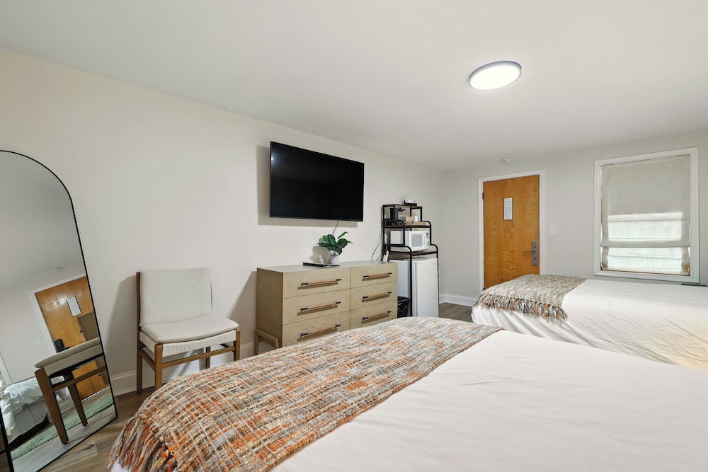 Hillside Motel LLC - photo 91
