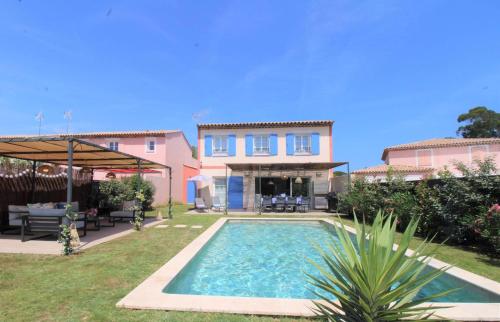 Chez Adriana Studio Vue Mer Avec Piscine — 4-Star Luxury Hotel in Grimaud, France