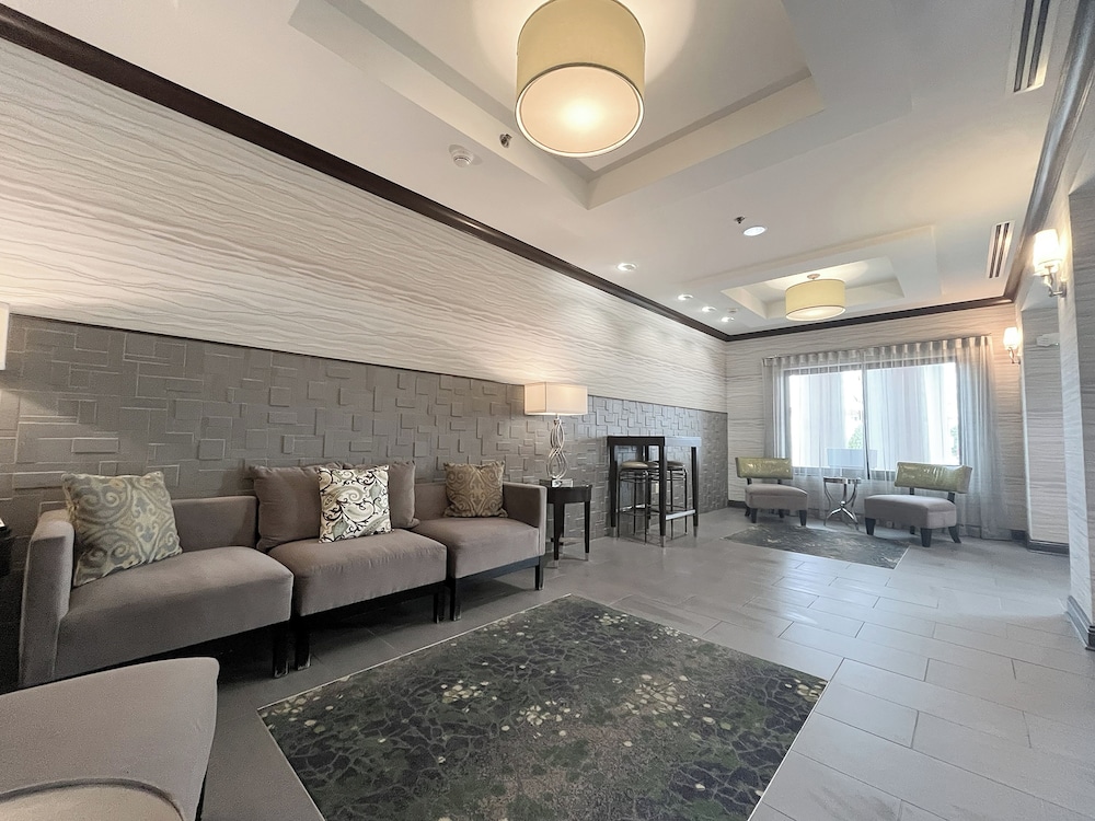 Holiday Inn Express & Suites Morton Peoria Area by IHG - photo 81