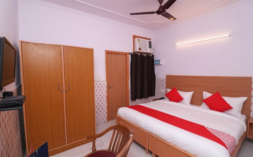 OYO Townhouse 347 Near Bus Stand