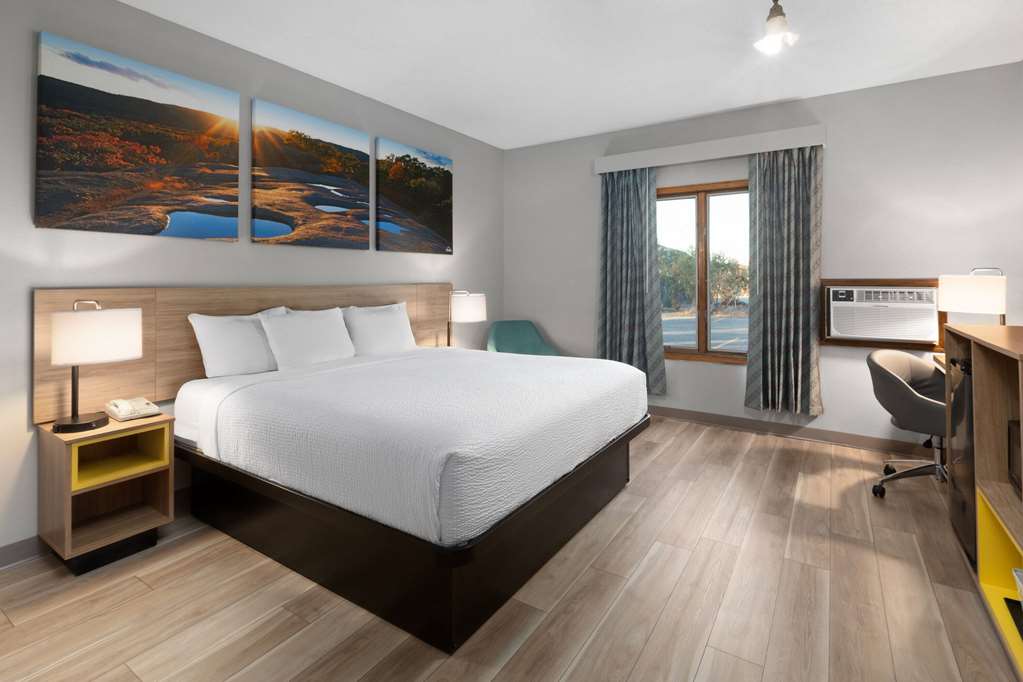 Days Inn by Wyndham Hutchinson - featured photo