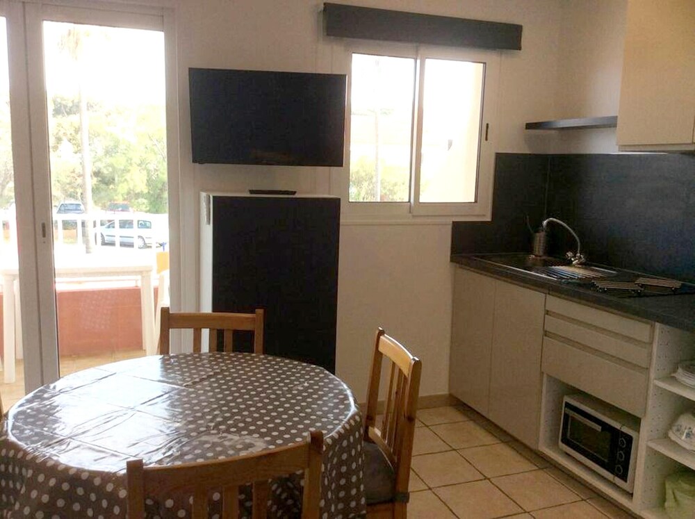 Studio in Hyères With Wonderful sea View Enclosed Garden and Wifi 50 m From the Beach in Hyeres, France