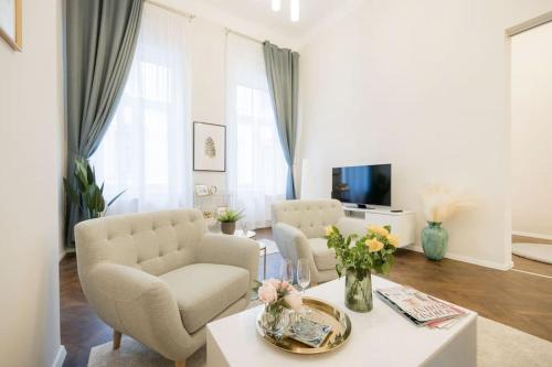 Modern and Stylish 2 Bedroom in the City Center — 4-Star Luxury Hotel in Budapest, Hungary