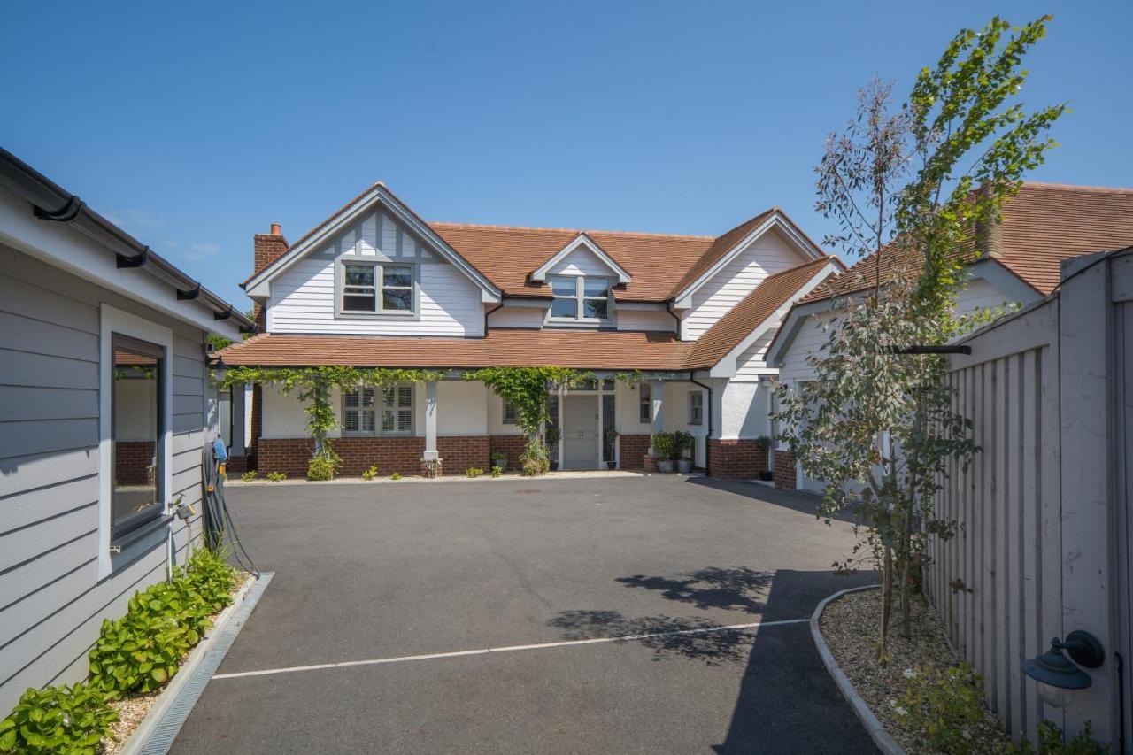 Luxury Five Star Hampton House With Heated Pool — 4-Star Luxury Hotel in Bembridge, United Kingdom