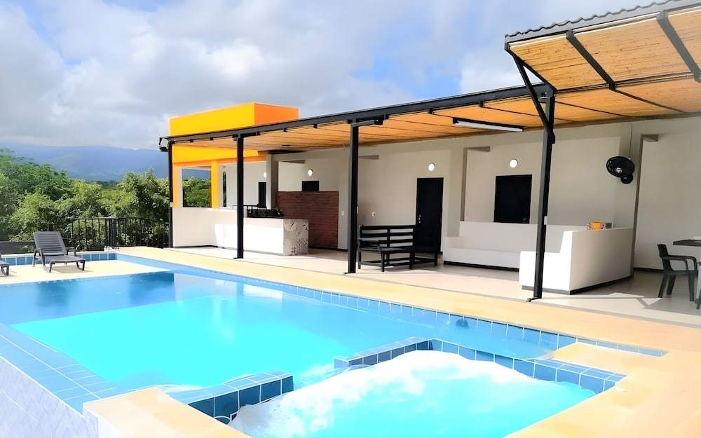 Excepcional CASA FINCA piscina wi fi tv — 4-Star Luxury Hotel in Tocaima, Colombia