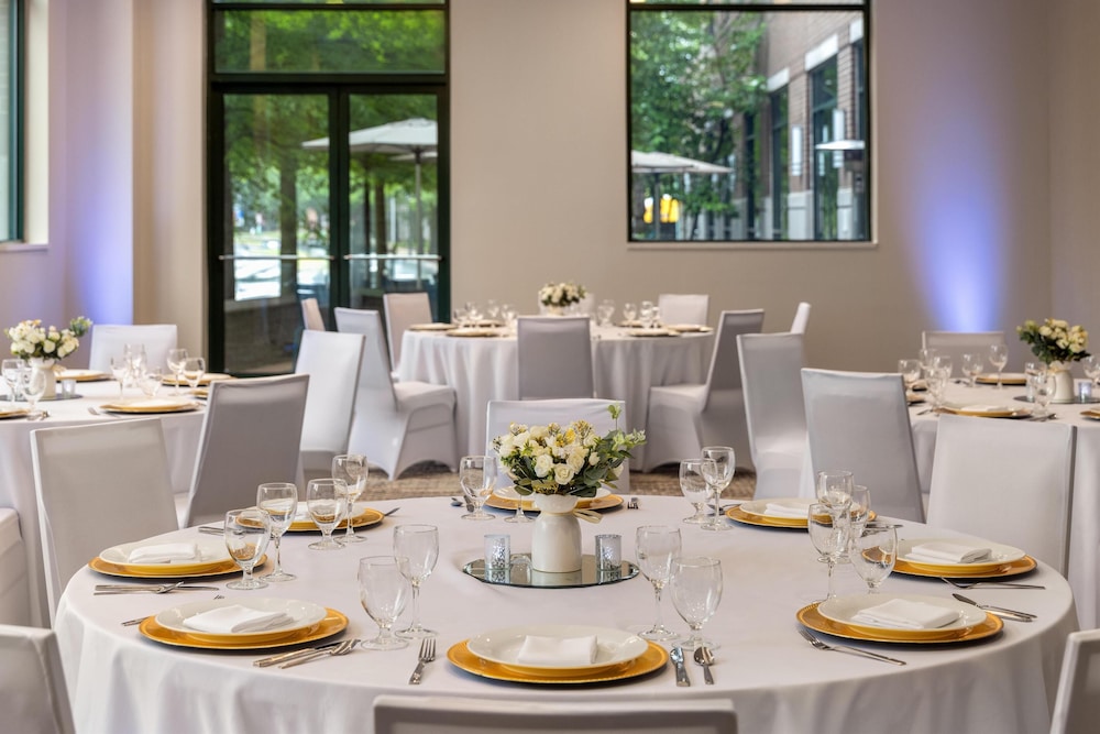 Hilton Garden Inn Arlington Shirlington - photo 55