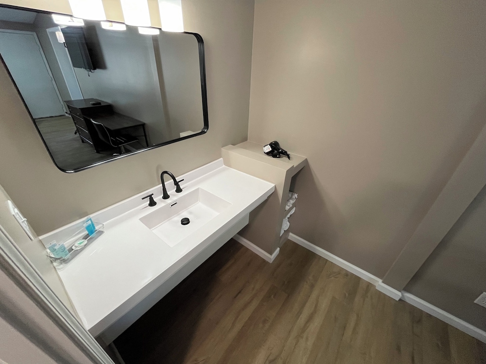 Valley Inn and Suites - photo 68