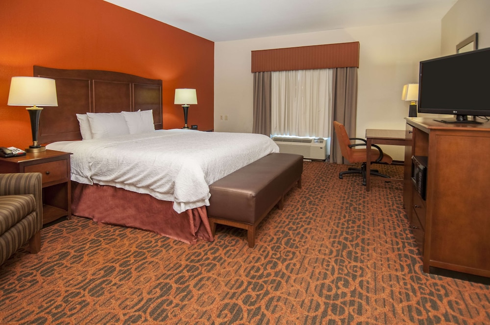 Hampton Inn & Suites Waxahachie - photo 13