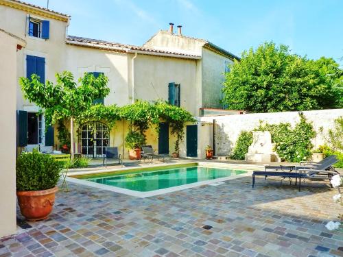Maison de charme à Mollégès avec piscine privée — 4-Star Luxury Hotel in Molleges, France