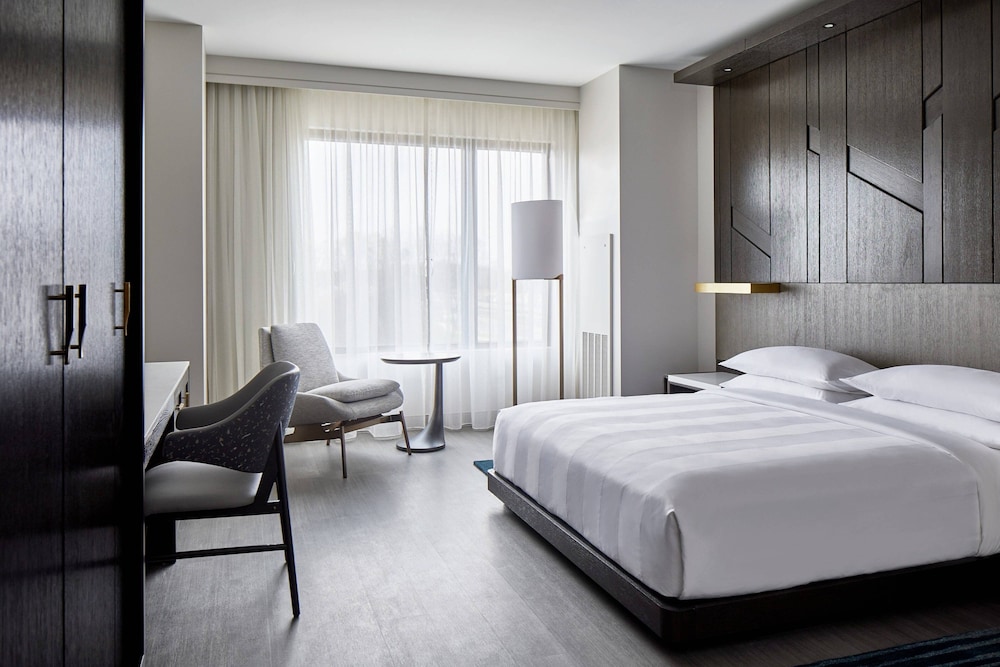 UNC Charlotte Marriott Hotel & Conference Center - photo 15