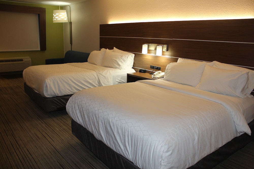 Holiday Inn Express Hotel & Suites Raton by IHG - photo 8