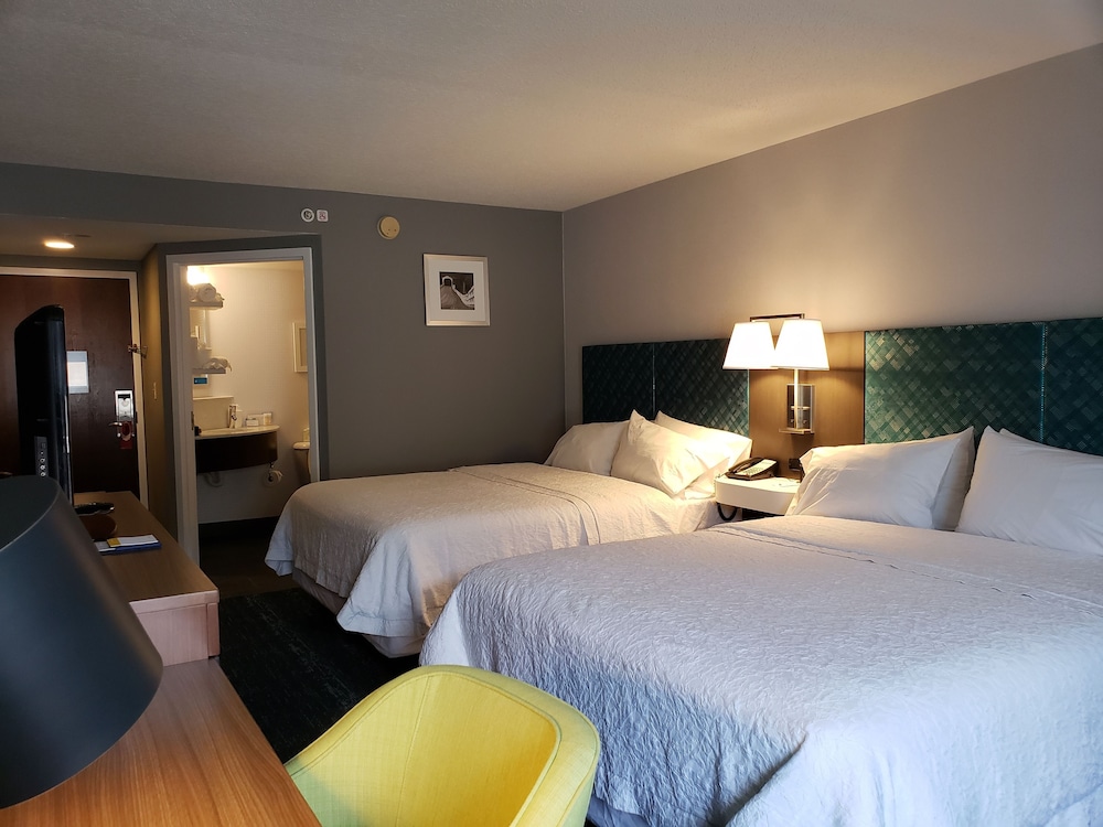 Hampton Inn & Suites Newtown - photo 19