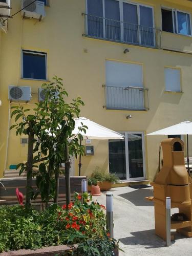 Waldeck Apartment 1 — 4-Star Luxury Hotel in Kampor, Croatia