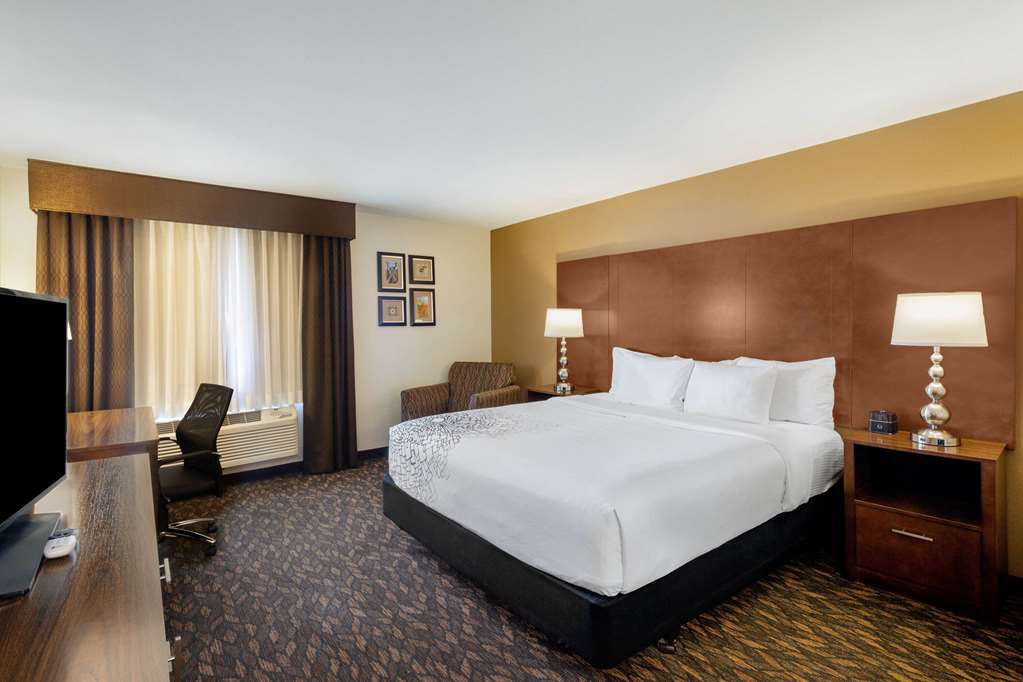 La Quinta Inn & Suites by Wyndham Oakland Hayward - photo 15