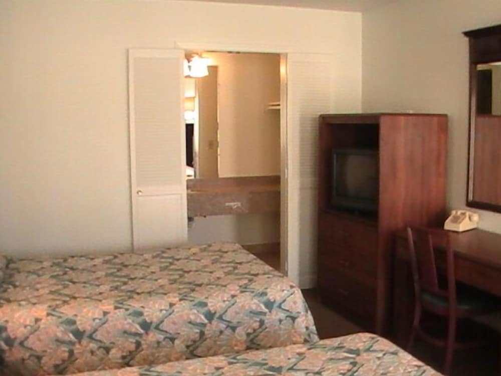 Hometown Inn Galion - photo 9