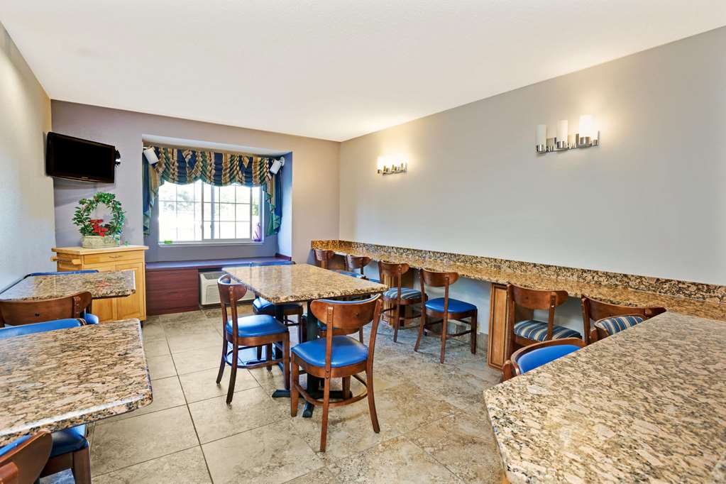 Microtel Inn & Suites by Wyndham Roseville Detroit Area - photo 15