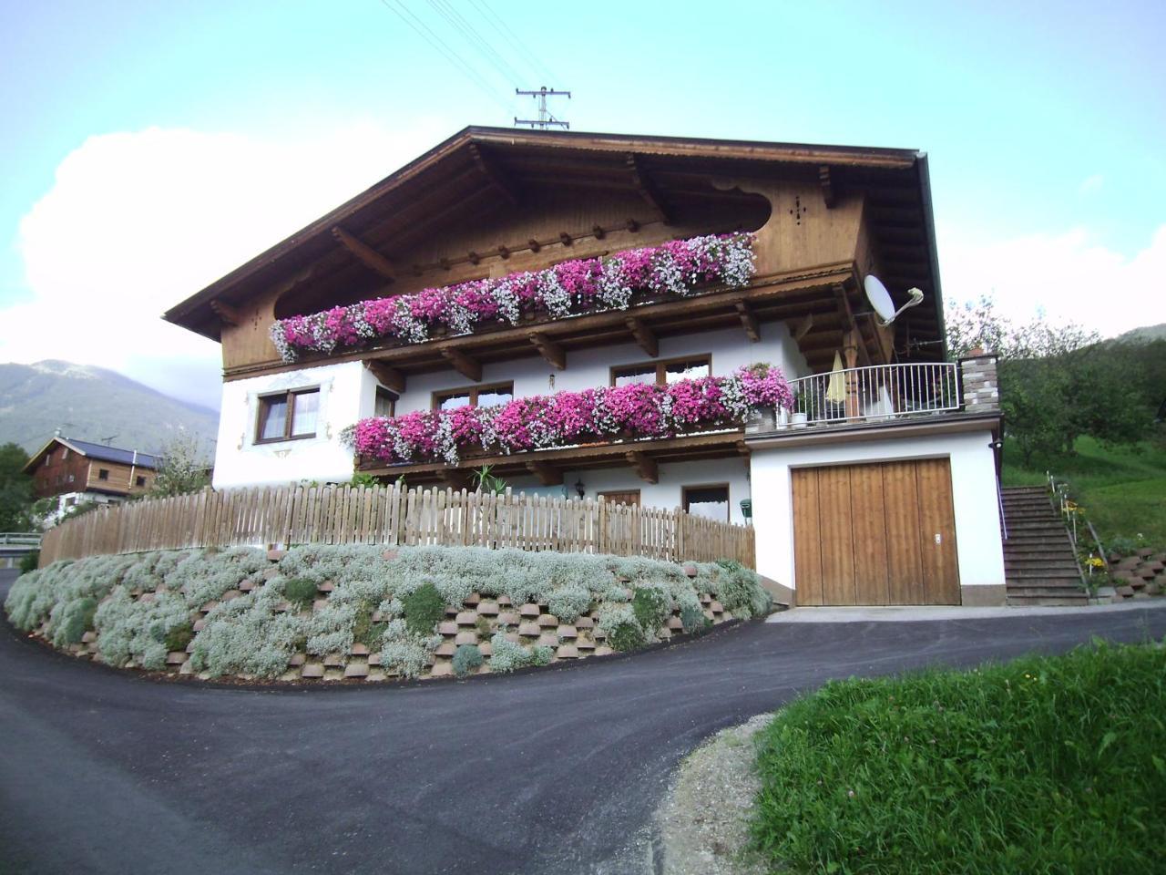 Haus Kammerlander — 4-Star Luxury Hotel in Stummerberg, Austria