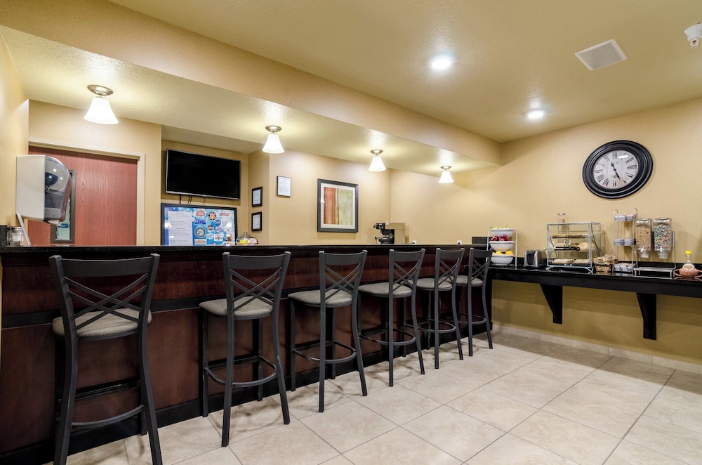 Cobblestone Inn & Suites Cambridge - photo 36
