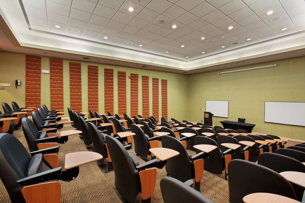 DoubleTree by Hilton Springfield - photo 35