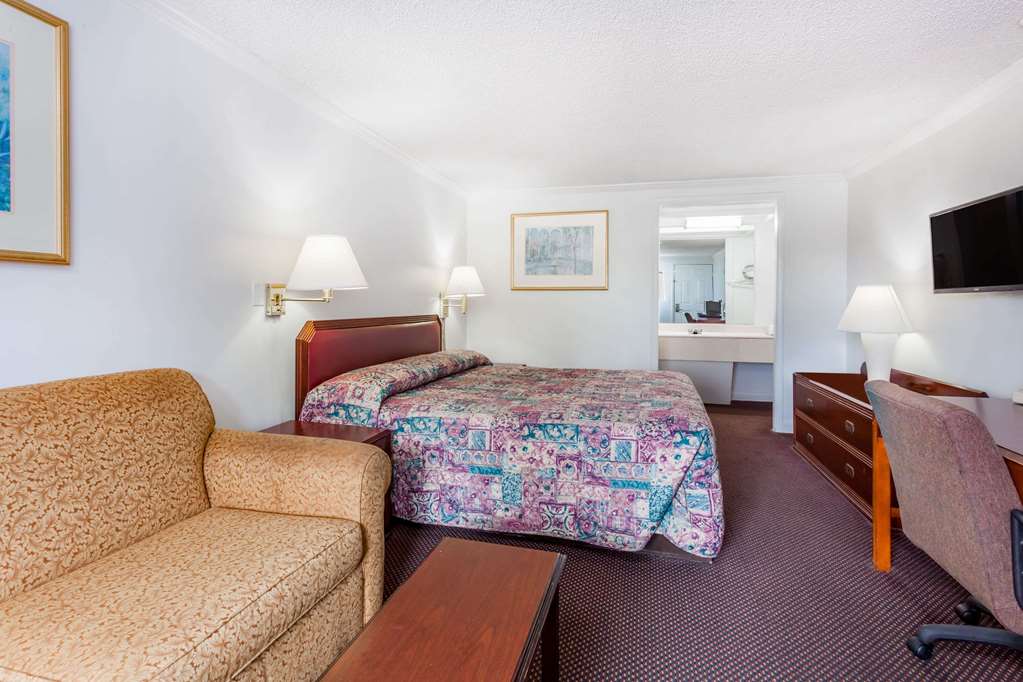 Knights Inn Columbia - photo 6