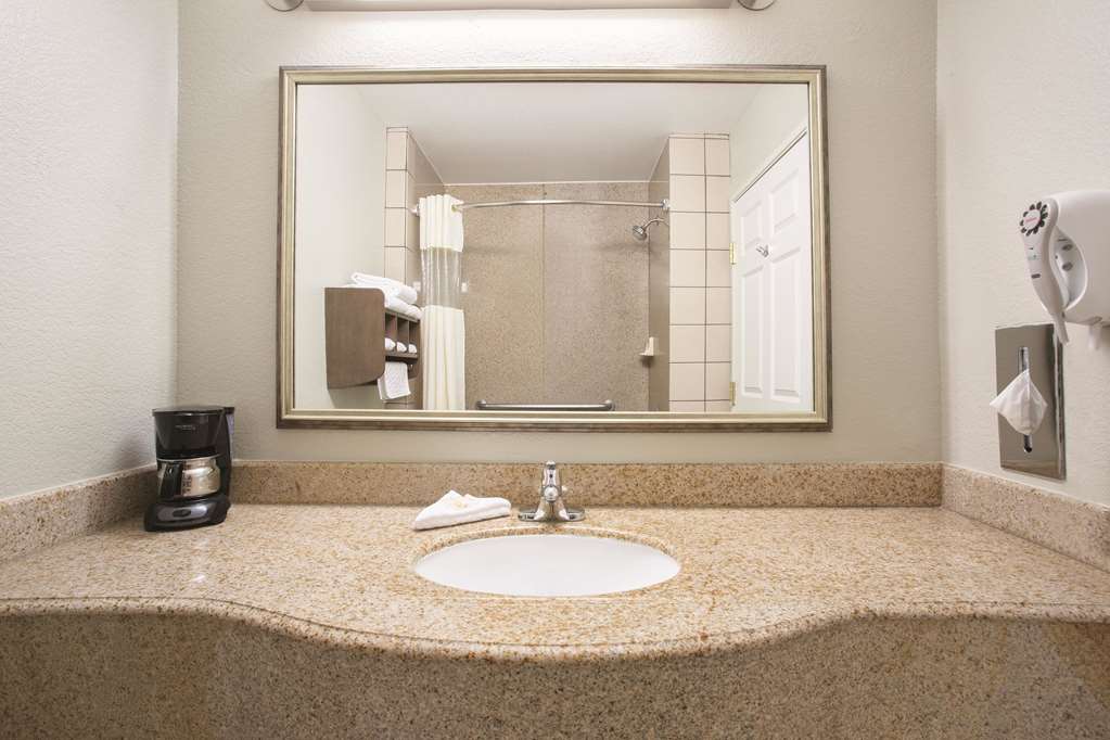 La Quinta Inn & Suites by Wyndham Gallup - photo 27