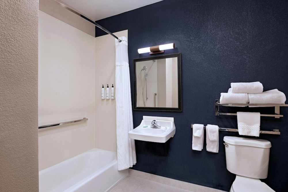 Fairfield Inn & Suites by Marriott Austin University Area - photo 21