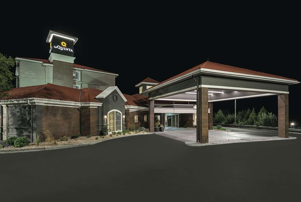 La Quinta Inn & Suites by Wyndham Orem University Pwy Provo — Orem — photo 2