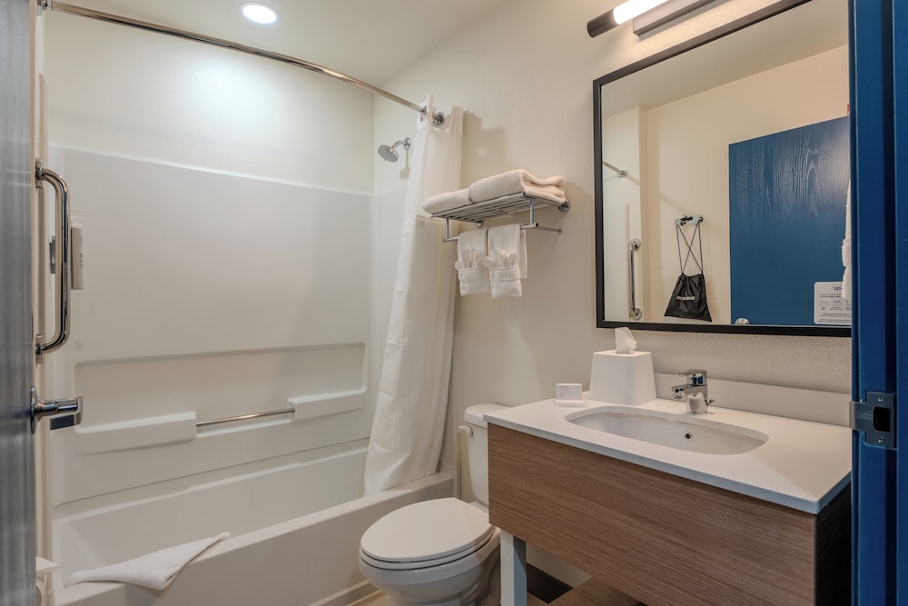 Spark by Hilton Sterling Dulles Airport - photo 33